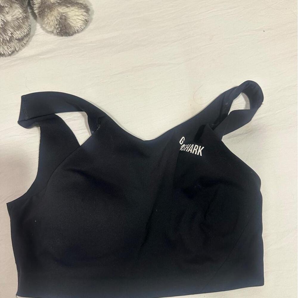 Gymshark black sports bra in